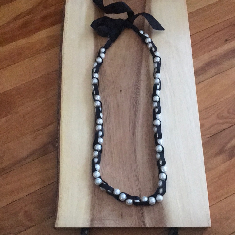Necklace! Black ribbon and pearls